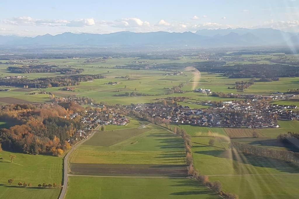 Kleine Gemuetliche Mansardenwohnung Im Suedosten Muenchens Assling Экстерьер фото